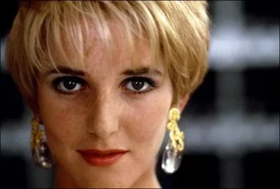 Reconnaissez-vous cette actrice ici trs sophistique, qui joue une prostitue de haut vol dans le film Les patriotes ?