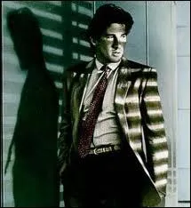 Richard Gere a t un  escort  de luxe vtu en Armani, qui connat une descente aux enfers, dans ce film de Paul Schrader qui eut un grand succs. Le titre en est ?