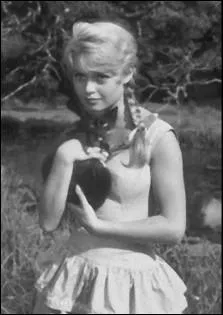 La plus grande star du monde  l'poque, ici avec un joli chat, pour celle qui a dvou par la suite sa vie  la cause animale. Qui est la star ?