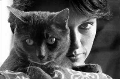 Une comdienne qui aime normment les flins, et leur a consacr plusieurs livres, dont le trs joli Les chats de hasard. Qui est-elle ?