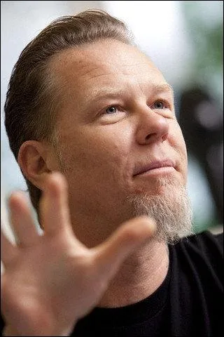 Quel(s) accessoire(s) aime-t-il porter pour les concerts ?