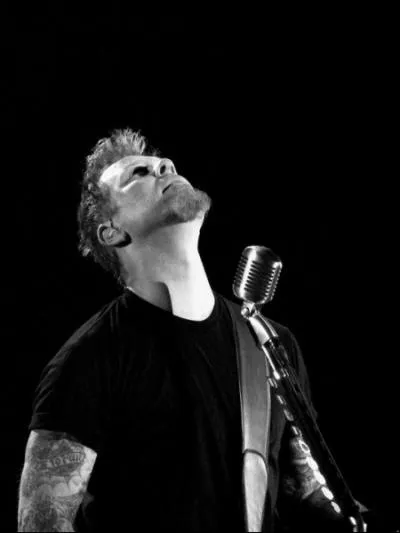 De quelle maladie meurt sa mre, alors qu'il n'est g que de 16 ans ?