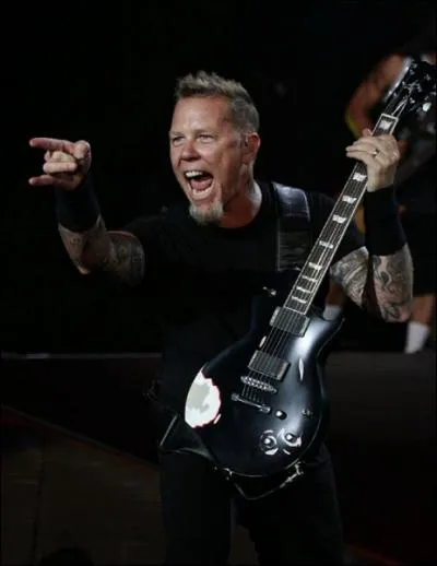 Quelle est la particularit de son jeu de guitare ?