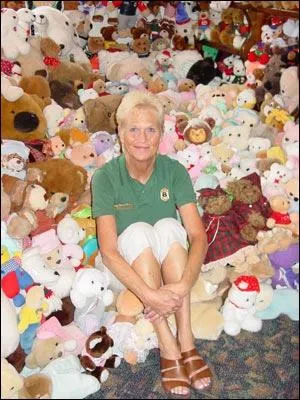 Elle adore les ours en peluche !