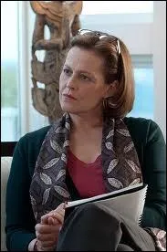 A l'hpital, qui aide Nathan et sa copine ?