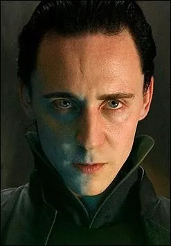 Tom Hiddleston interprte dans  Thor  et  The Avengers  un ennemi du clbre dieu de la foudre :