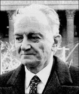 Banquier de la Mafia sicilienne, il est incarcr et promet des rvlations mais meurt mystrieusement empoisonn dans sa cellule avant d'avoir pu dire un mot :