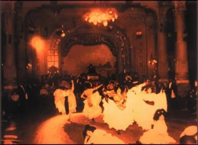 Ces lments ont tous contribu au succs du Moulin Rouge, sauf un. Lequel ?