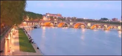 Elle coule sur 645 km. Quel adjectif se rapporte à ses eaux pouvant être impétueuses ?