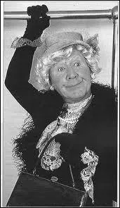 Le pre de Stphane, amuseur public belge vers 1990, ( Mme Gertrude  tlvision belge), tait un auteur de romans policiers dont plusieurs titres sont devenus des films connus. Cet crivain s'appelle :