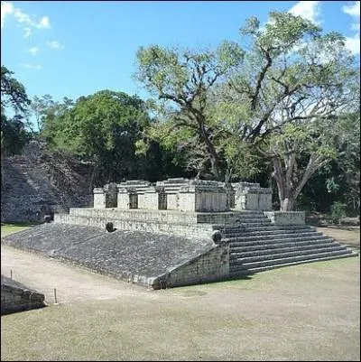 Dans quel pays d'Amrique centrale a t dcouvert en 1570 par l'espagnol Diego Garca de Palacio le site maya de Copan, class au patrimoine mondial depuis 1980 ?