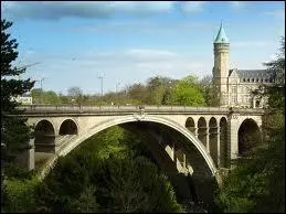 Comment se nomme ce magnifique pont ?