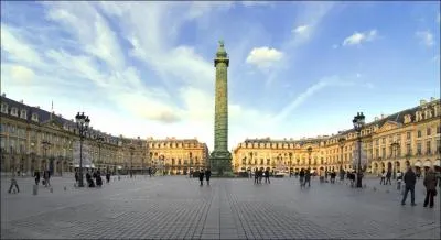Paris : quelle maison de couture, de rputation internationale, est situe  la Place Vendme ?