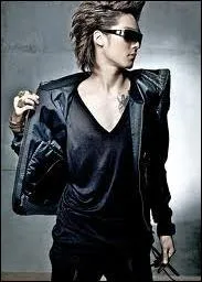 De quelle nationalit est-il ?