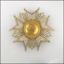 Quelle est cette croix de distinction ?