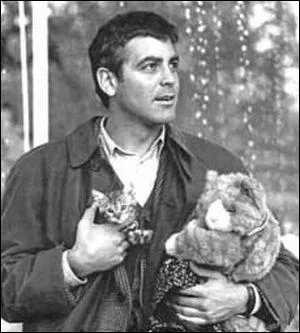 Ceci est une photographie de film avec George Clooney qui tient un petit chaton. Quel est ce film ?