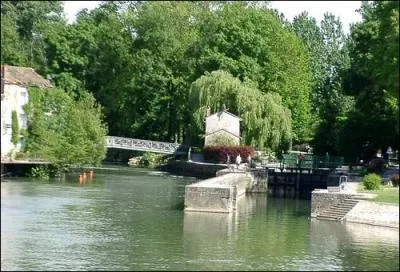 En Charente, il y a Charmant mais attention il y a aussi Jarnac ! Quel président de la République était originaire de cette ville ?