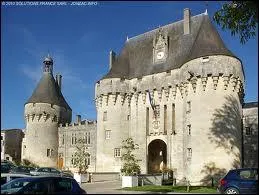 O se situe la ville de Jonzac ( 17 ) ?