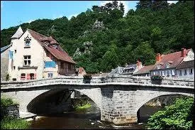La ville d'Aubusson ( 23 ) se situe en rgion ...