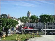 Dans quelle rgion se situe la ville de Saintes ( 17 ) ?