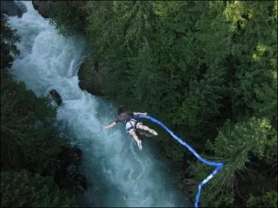 Vous pouvez pratiquer ce sport extrme cet t,  condition d'avoir normment de courage et zro vertige. De quoi s'agit-il ?