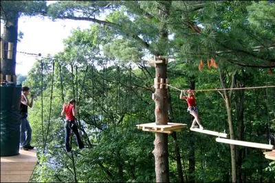 Celle-ci nous permet  la fois d'admirer des superbes paysages, d'avoir du plaisir et, pour quelques personnes, le vertige. Comment se nomme-t-elle ?