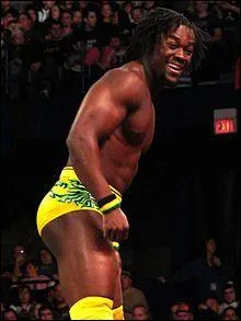 Qui Kofi Kingston a-t-il rejoint pour former une quipe avec laquelle il gagne le titre du WWE Tag Team Champions ?