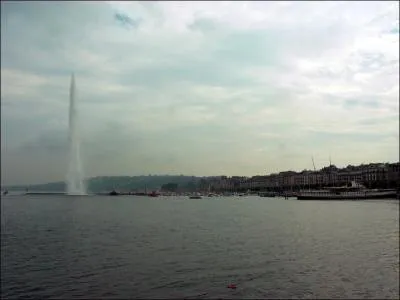 Quelle est cette ville ? Indice : Le jet d'eau