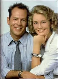 Un duo d'exception, pour une srie novatrice d'exception, un peu dingue, drle et bourre de charme. Quel est le lien de dpart entre Bruce Willis (David) et Cybill Shepherd (Maddie) ?