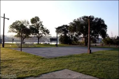 A-t-on dj vu Keith sur le terrain prs du fleuve (le Rivercourt) ?