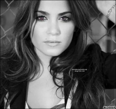 Qui soutient Bella pendant sa grossesse ?