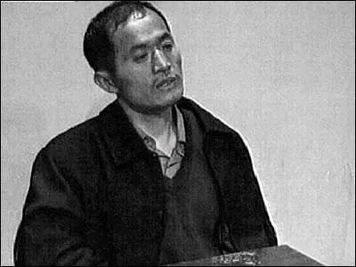 Il a tu 67 personnes, essentiellement des fermiers et leur famille qu'il tuait  la hache, au marteau ou  la pelle aprs s'tre introduit dans leur demeure de nuit :