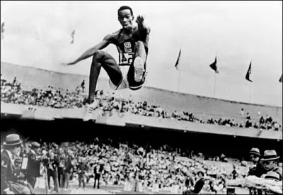 Mexico encore (quels jeux ! ), Bob Beamon pulvérise le record du monde de saut en longueur avec un saut de...
