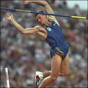 En saut à la perche, dans toute sa carrière olympique, le grand champion Sergueï Bubka a remporté...