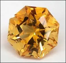 Je suis une pierre jaune.