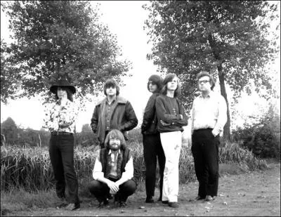 Malgr un tube interplantaire des annes 60, en anglais, la chanson de ce groupe a fait un flop pour Claude Franois, lorsqu'il l'a reprise en franais sous le titre  Rveries , c'tait :