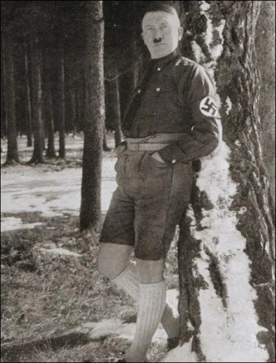 Ce boy-scout  l'air avenant est n dans le pays en question !