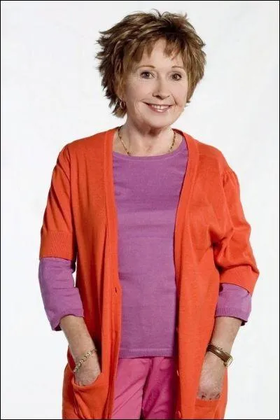 Huguette est souvent en train de se faire rouspter par son mari Raymond  propos de sa cuisine. En effet, celui-ci est toujours mcontent sous prtexte que c'est mauvais. Par qui est-elle joue ?