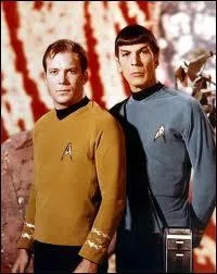 Il est sr que c'est bien le couple de la srie culte Star-Trek, que celui form du Capitaine Kirk et de son second, Monsieur Spock. M. Spock est mi-humain mi ?