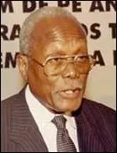 Le 5 avril 1962, quel chef des nationalistes angolais a form  Lopoldville un gouvernement provisoire de la rpublique d'Angola ?