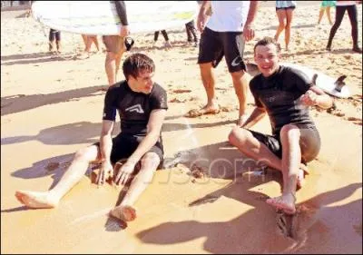 Comment s'appellent les copines de Liam et Louis ?