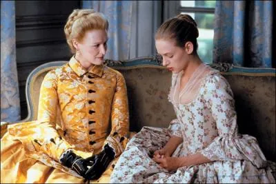 La Marquise, qui se permetait/permettait de conseiller Ccile de Volanges a/ sa guise, avait une relation intime avec le Chevalier Danceny.