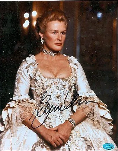 Pour sa par/part, la Marquise tait satisfaite par l'unique fait de dominer et d'tre indpandente/indpendante.