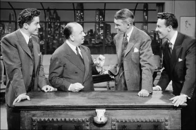 Deux tudiants assassinent un de leurs camarades. Puis ils organisent une fte et placent le buffet sur le coffre o est cach le corps. Ils invitent les parents du dfunt, sa fiance et leur professeur.