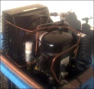 Un groupe de condensation au R404A a une puissance frigorifique de 1650 W.   40C. Quelle puissance a t'il  30  C ?