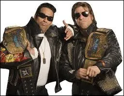 Quelle diva accompagnait cette Tag Team ?