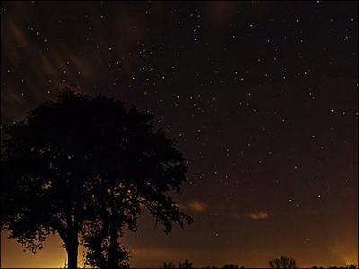 Quelle est la figure de style prsente dans le vers de Corneille  L'obscure clart qui tombe des toiles  ?
