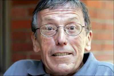 Coluche disait de lui  Ce qu'il ne m'a pas appris, je le lui ai piqu� , il se pr�nomme ... .