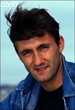 Si, il en avait avant des cheveux, il se pr�nomme ... .