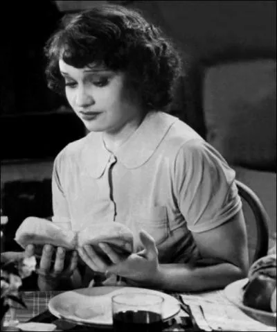 Elle fait une escapade amoureuse et son boulanger de mari engueule pompon � sa place, elle se pr�nomme ... .